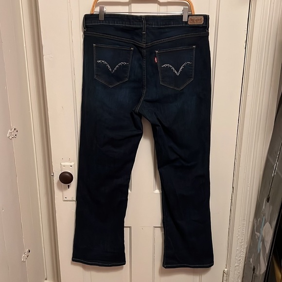 Levi’s Perfectly Shaping 512 Bootcut Jeans - Picture 8 of 9